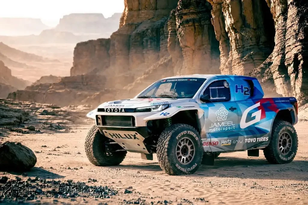 Toyota Gazoo Racing рассекретила водородный раллийный Hilux для «Дакара»