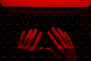 Інтернет-шахрайство: повернення платежу, цифрові докази та звернення до поліції